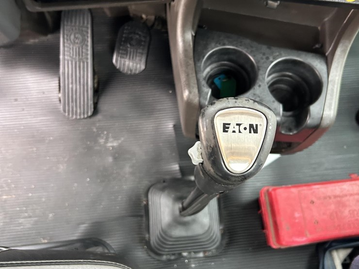 2019-kenworth-t800-image-16