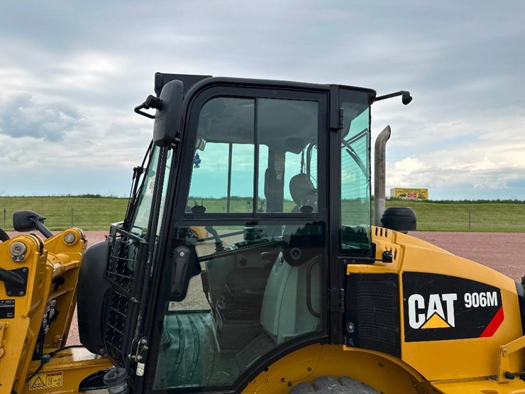 2019-caterpillar-906m-image-18