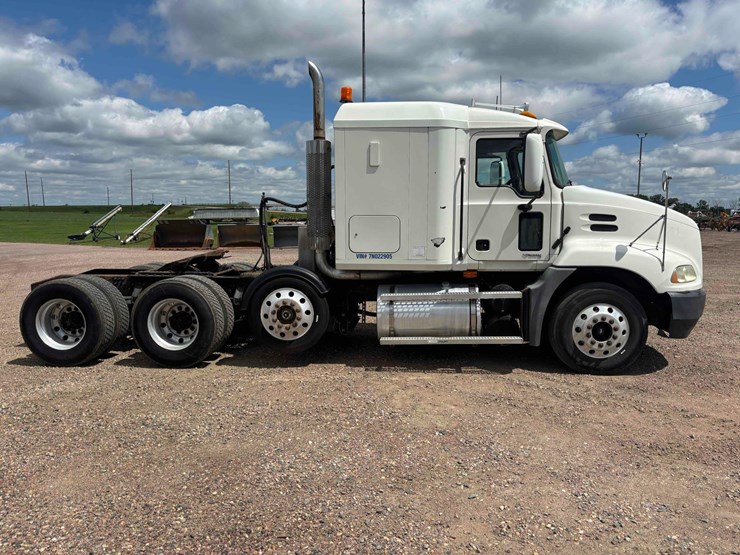 2007-mack-vision-cxn613-image-5