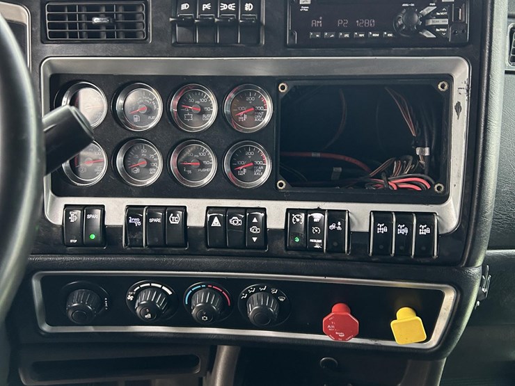 2018-kenworth-t800-image-15
