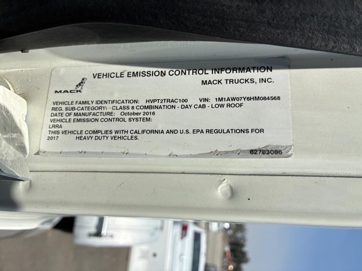 2017-mack-pinnacle-truck-tractor-image-24