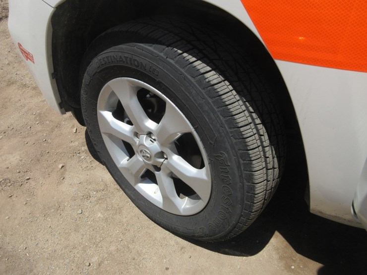2014-toyota-rav4-image-14
