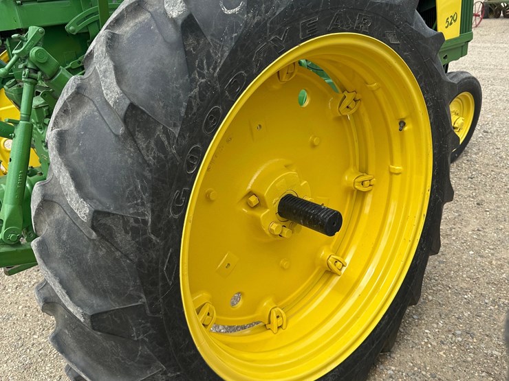 john-deere-520-image-12