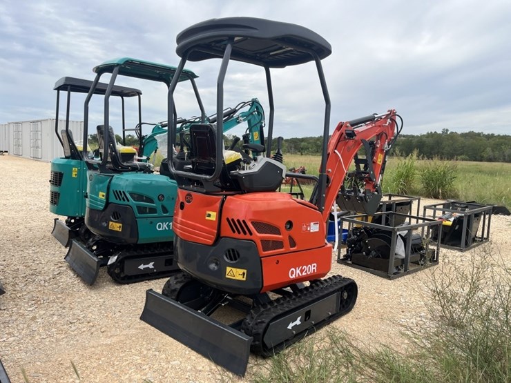 cfg-qk20r-mini-excavator-image-3