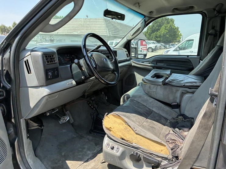 2004-ford-f350-image-12