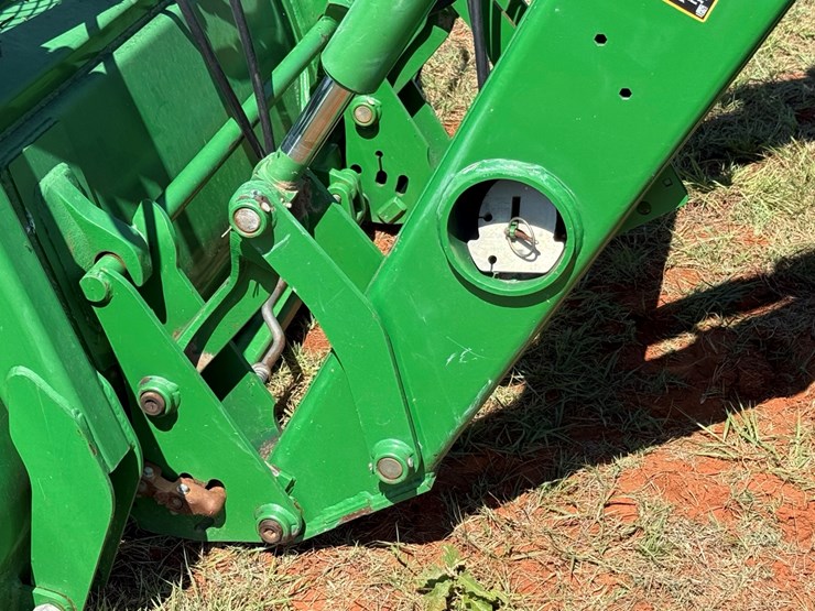 2011-john-deere-6115d-image-14