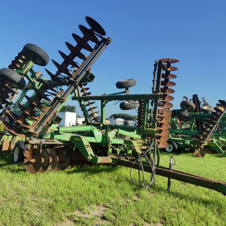 JOHN DEERE 637