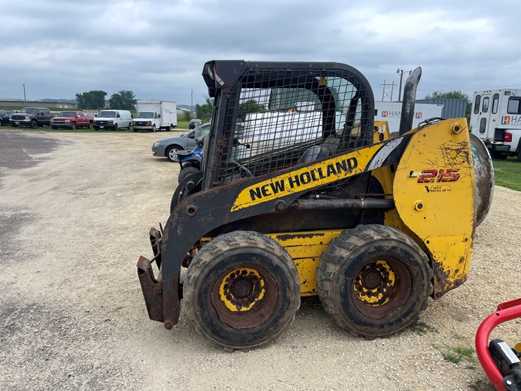 new-holland-l215-image-7