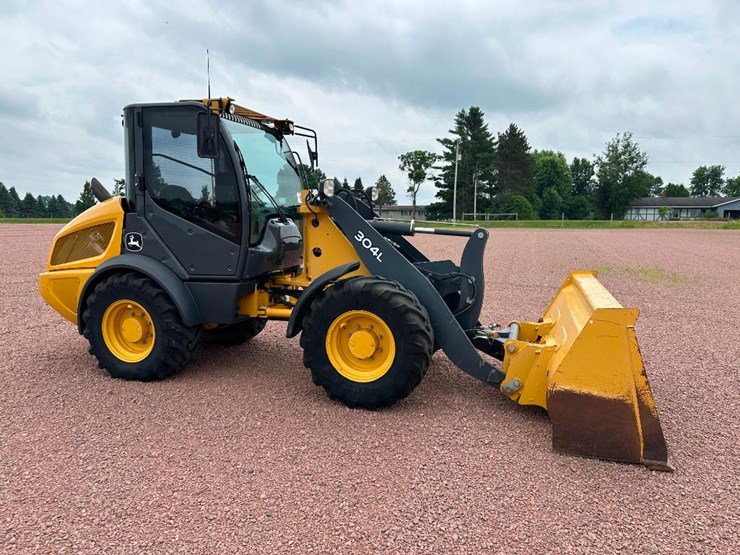 2017-deere-304l-image-3