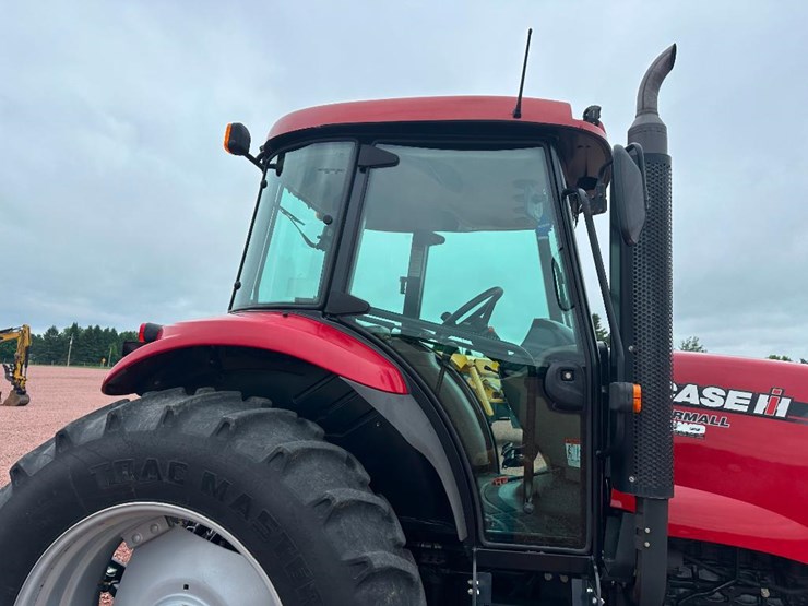 2015-case-ih-farmall-125a-image-17