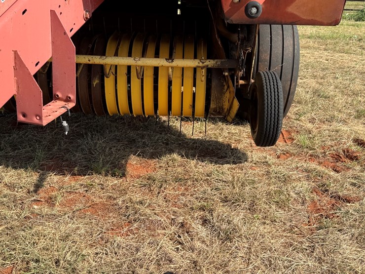 new-holland-660-image-4