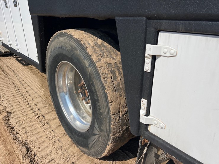 2010-kenworth-t270-image-31