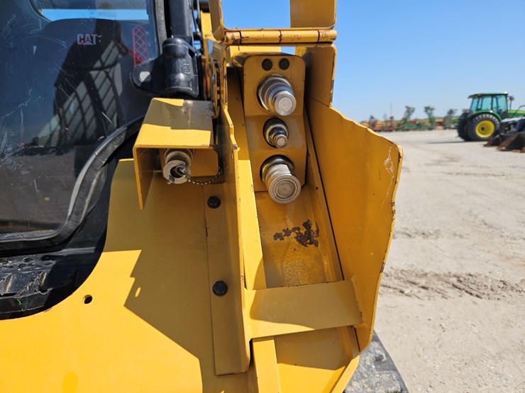 2019-caterpillar-259d3-image-6