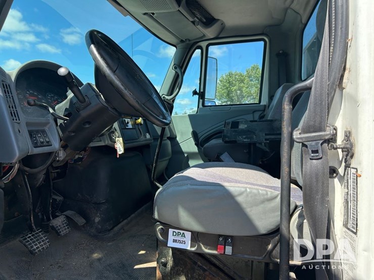 2005-international-durastar-4300-image-37