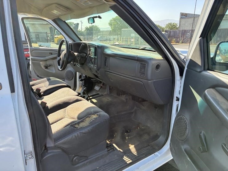 2005-chevrolet-silverado-2500-image-9