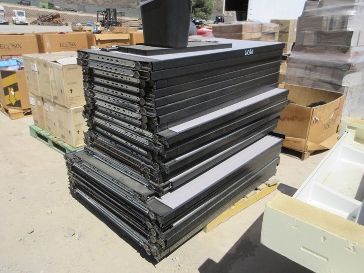 lot-of-misc-size-office-wall-partitions,-image-1