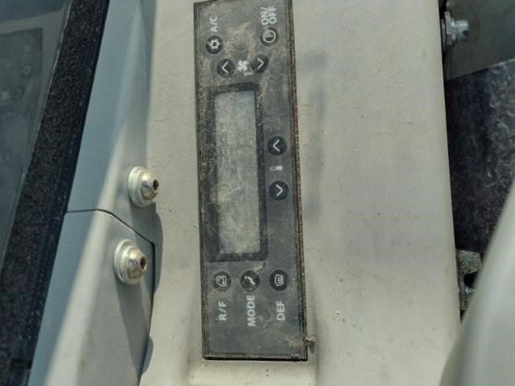 2022-deere-30g-image-10