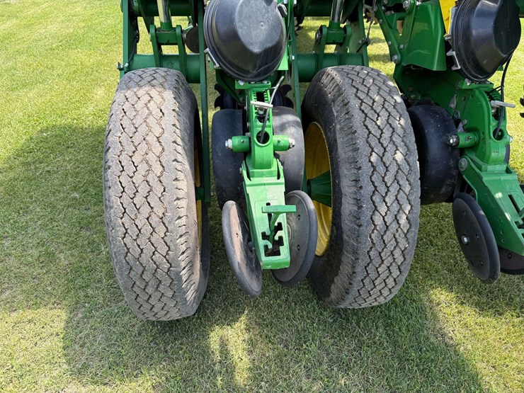2014-john-deere-1770nt-image-33