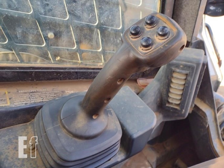 2021-deere-331g-image-10