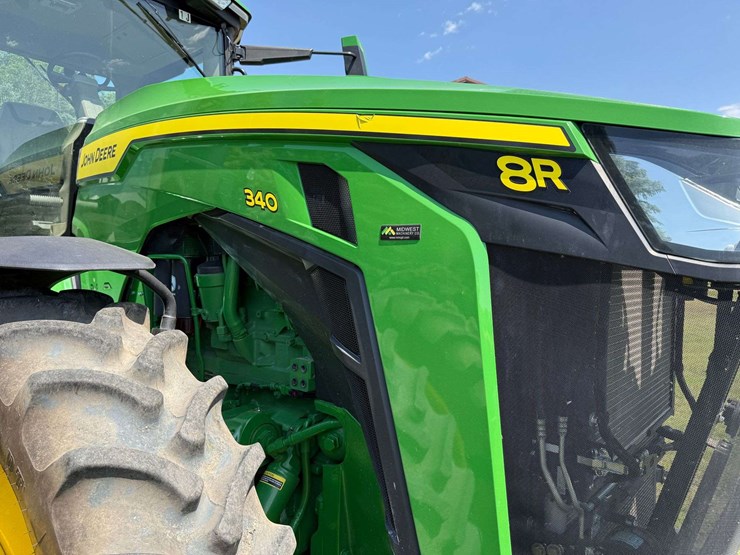 2021-john-deere-8r-340-image-35