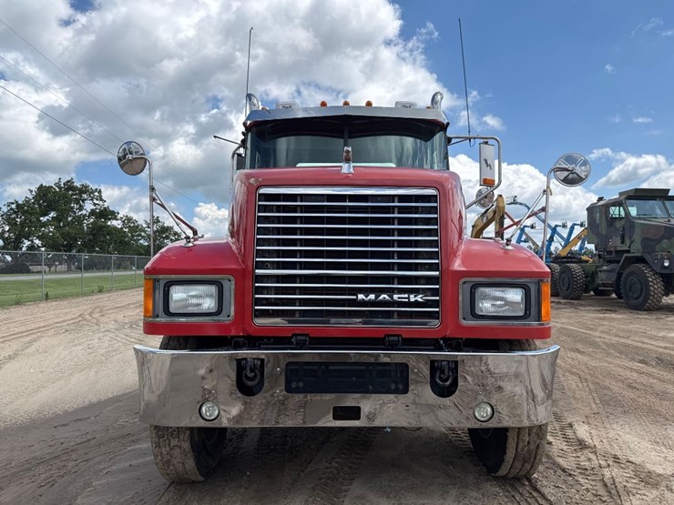 2012-mack-chu613-day-cab-flat-top-road-tractor-image-3