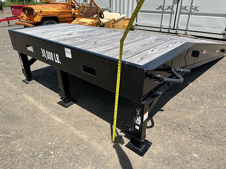 superior-trailer-products-loading-dock-image-9