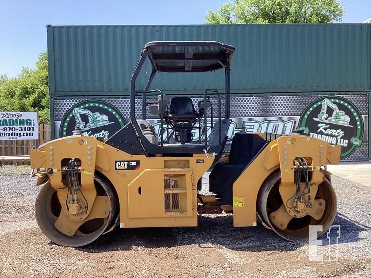 2019-caterpillar-cb8-image-1