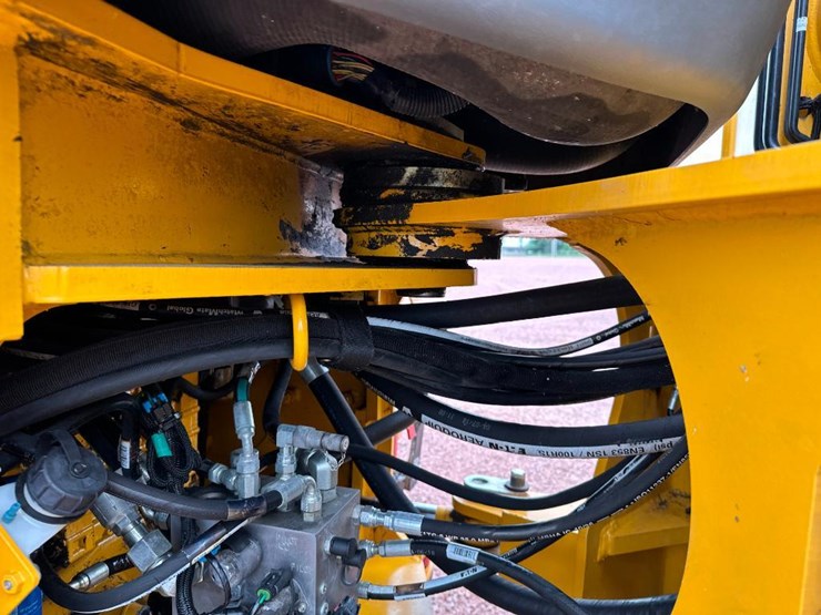2018-deere-524kii-image-36