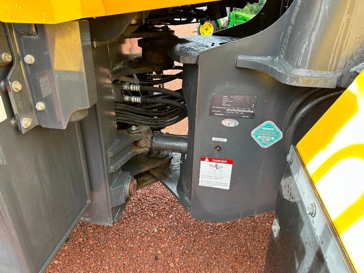 2013-komatsu-wa200pz-6-image-34