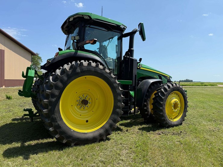 2021-john-deere-8r-340-image-11