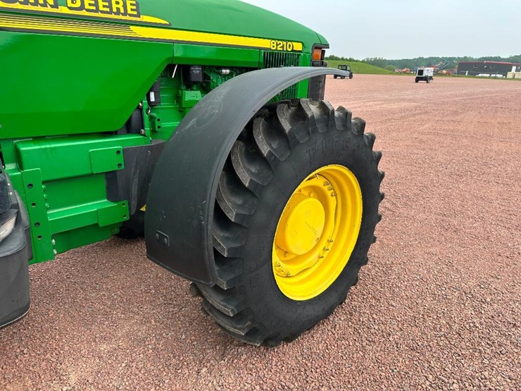 john-deere-8210-image-11