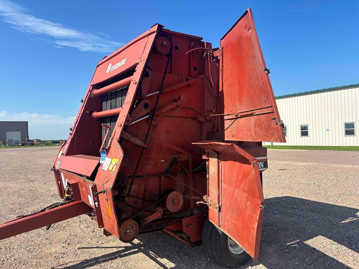 hesston-560-image-19