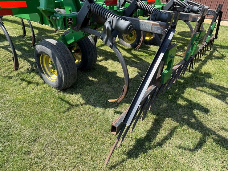 2011-john-deere-2410-image-37