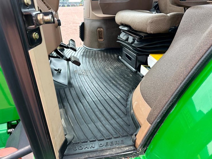 john-deere-8210-image-52