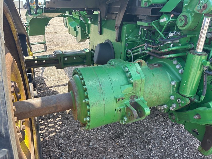 2012-john-deere-8335rt-image-28