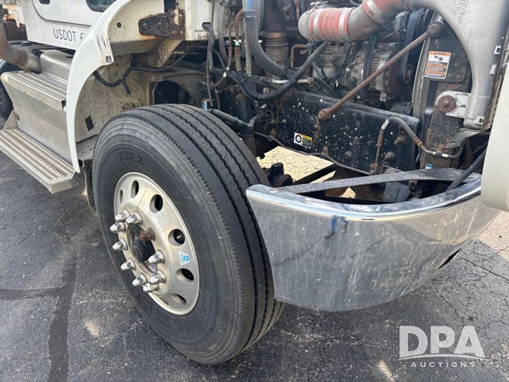 2013-peterbilt-337-image-27