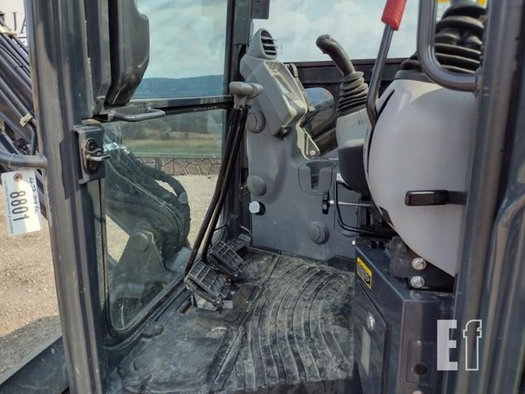 2022-deere-30g-image-11
