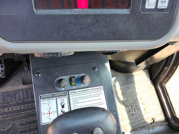2016-bobcat-toolcat-5600-image-13