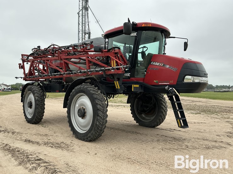 2016-case-ih-patriot-4440-image-3