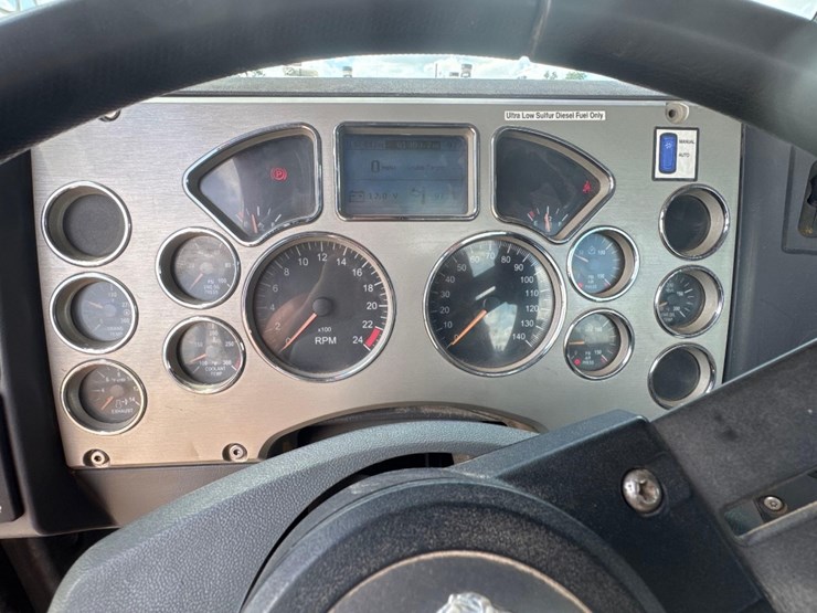 2012-mack-ch613-image-34