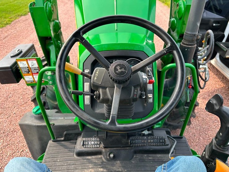 2018-john-deere-5075m-image-52