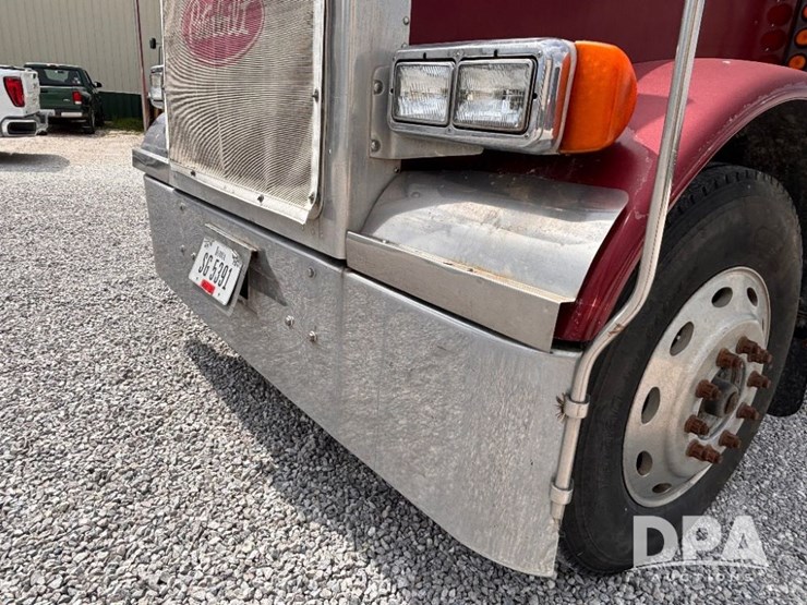 2000-peterbilt-379-image-23