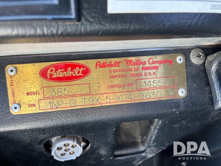 1999-peterbilt-385-image-108