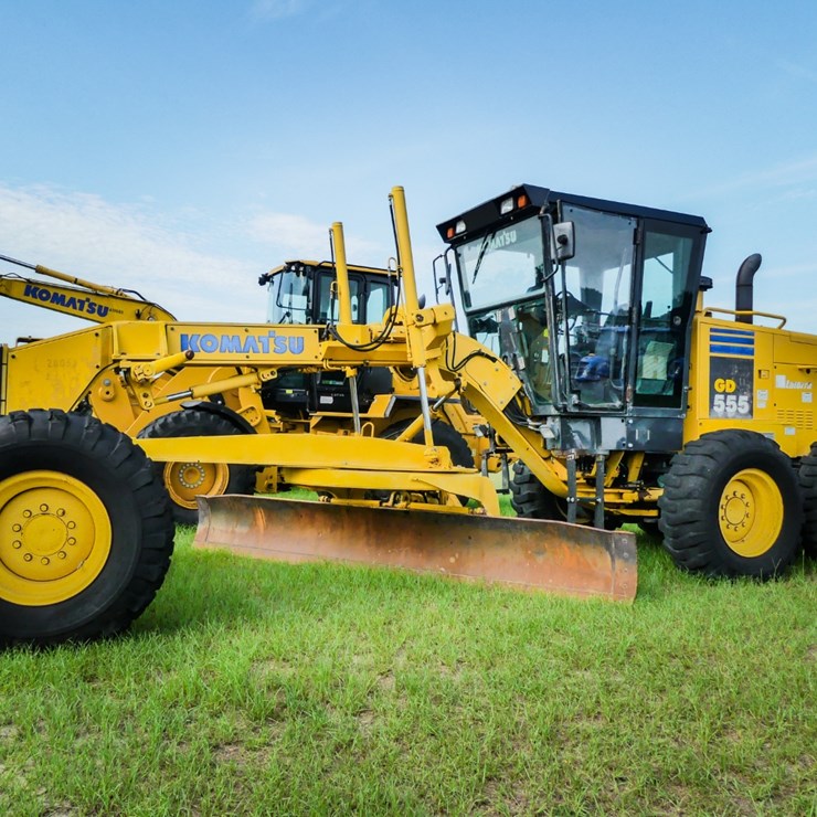 KOMATSU GD555