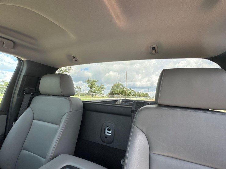 2018-chevrolet-silverado-image-30