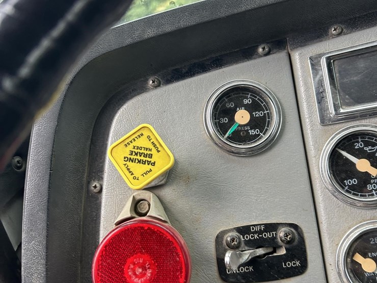 1997-ford-lt8000-image-44