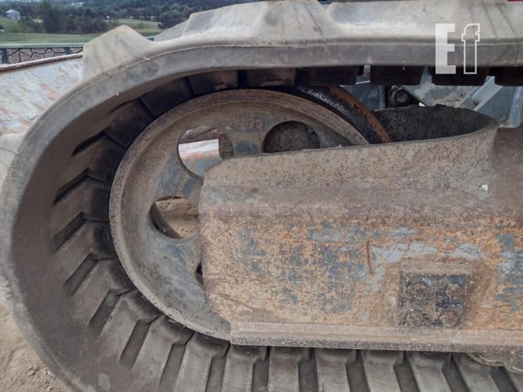 2015-takeuchi-tb280fr-image-31