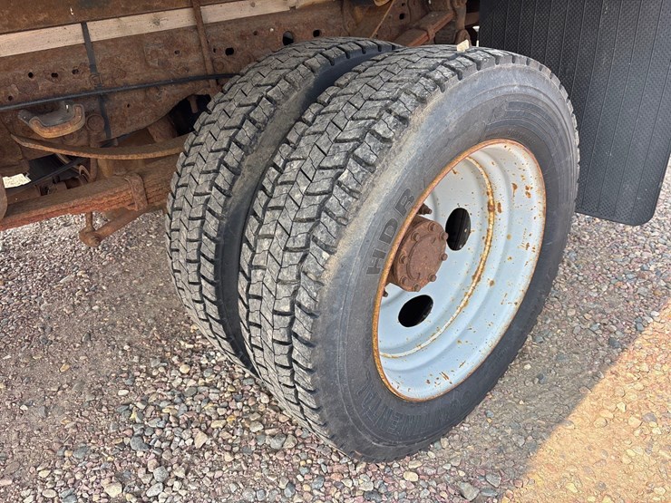 2002-ford-f550-image-27