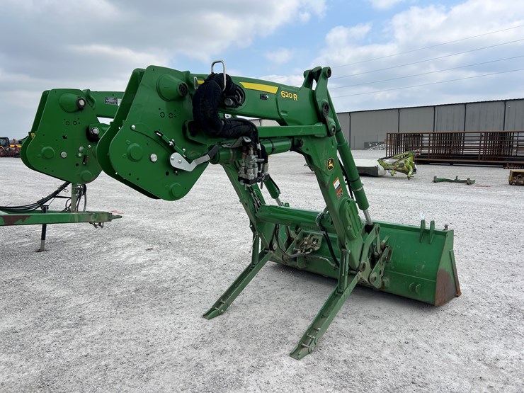 2022-john-deere-620r-image-4