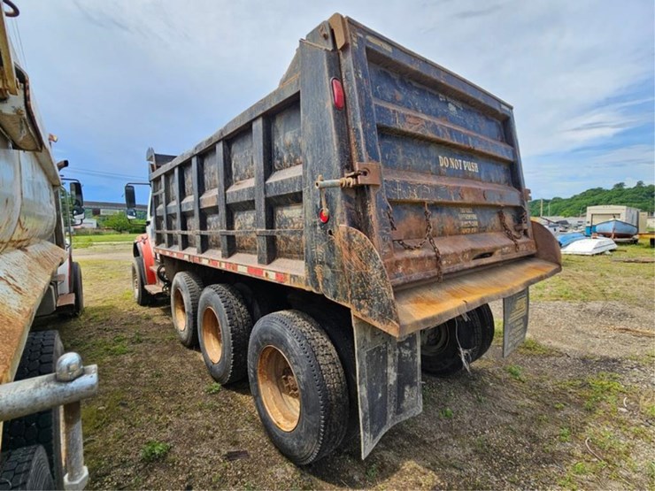 #2526-•-2007-freightliner-m2-tandem-axle-dump-truck-image-2